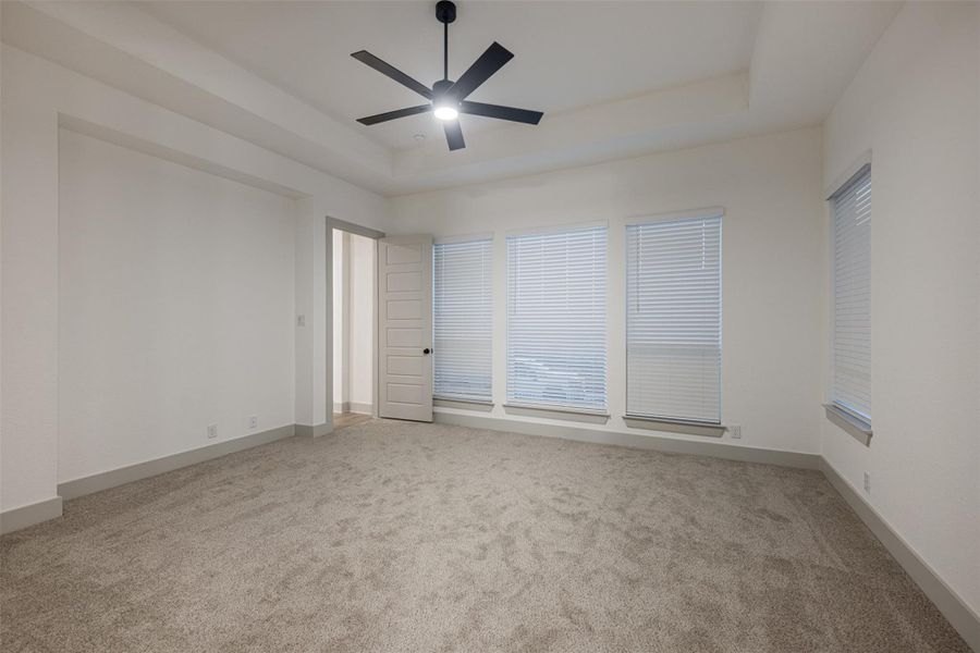 **PHOTOS REPRESENTATIVE OF FLOORPLAN ONLY**