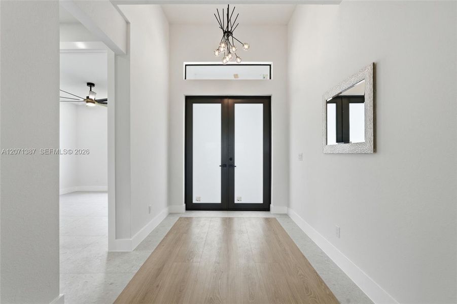 Spacious, unfurnished interior of a new home in , Cape Coral (Image 20).