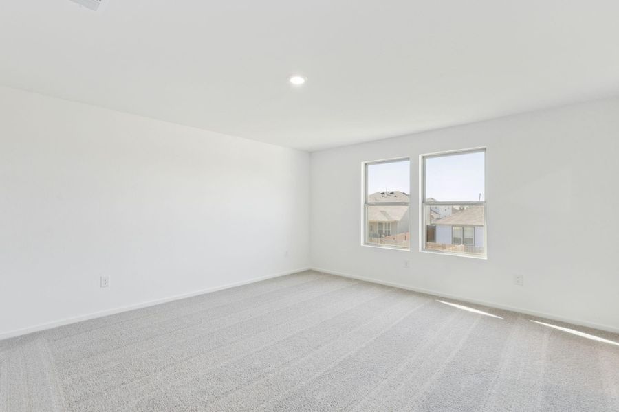 Spacious, unfurnished interior of a new home in Mavera, Conroe (Image 19).