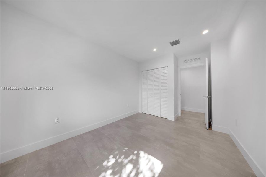 Spacious, unfurnished interior of a new home in , Miami (Image 22).