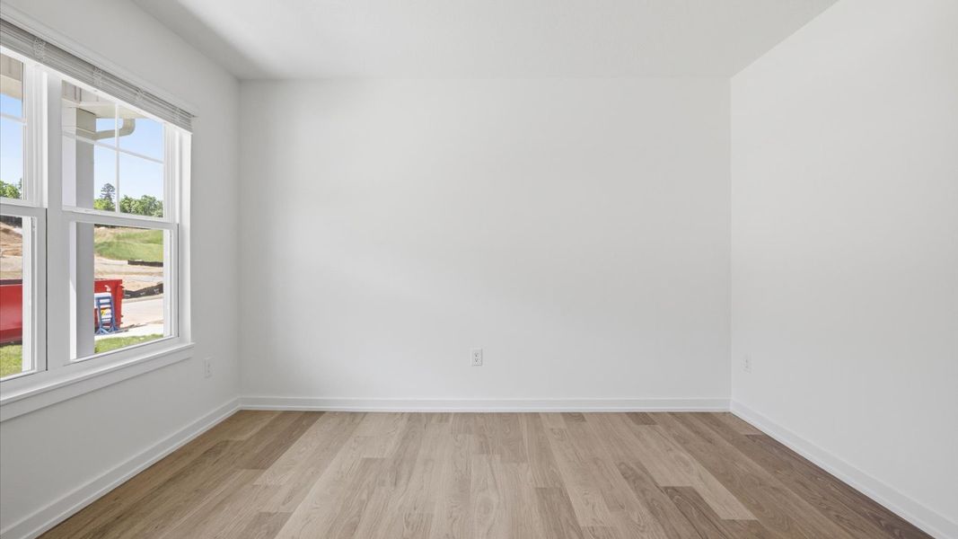 Spacious, unfurnished interior of a new home in Oak Hill, Vonore (Image 16).