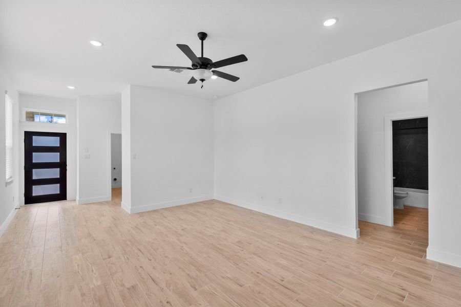 Spacious, unfurnished interior of a new home in Evergreen 40s, Conroe (Image 12). Spacious, unfurnished interior of a new home in Evergreen 40s, Conroe (Image 12).