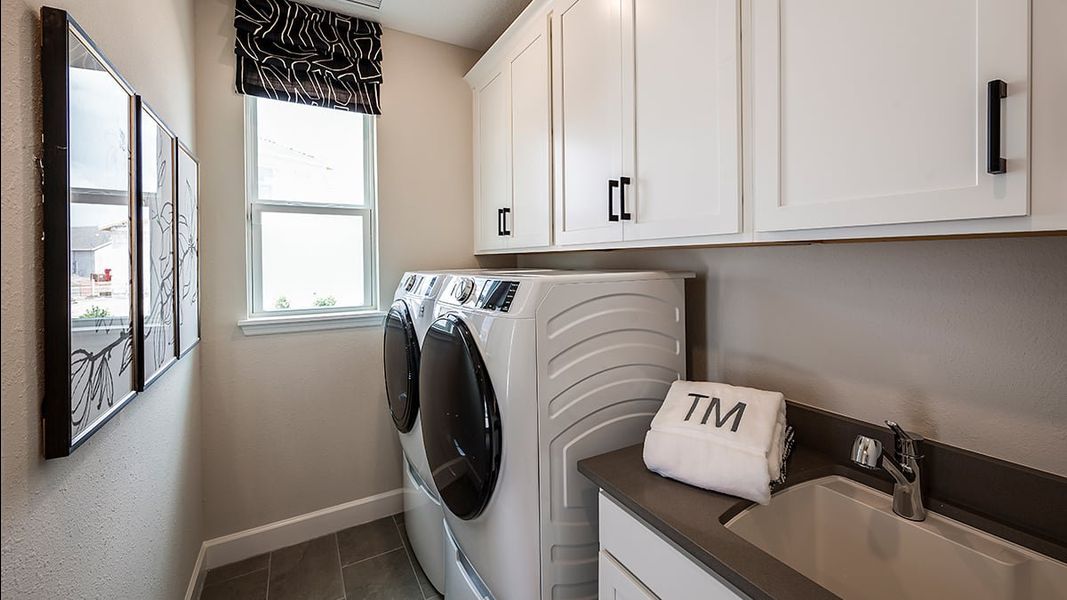 Furnished interior view inside a new home in Ardisia Park, New Smyrna Beach (Image 23).