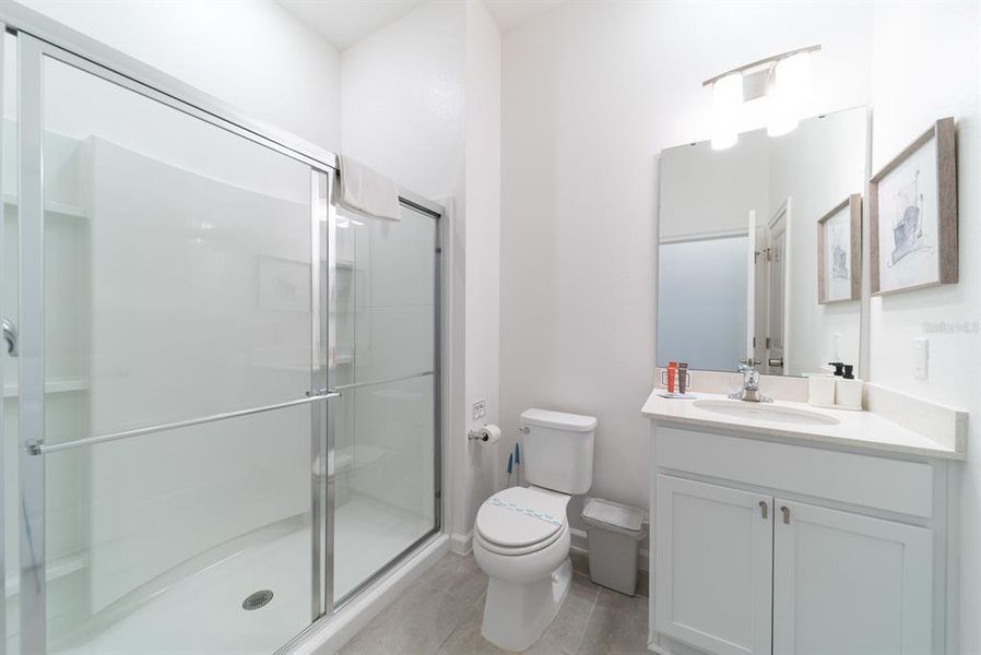 Furnished interior view inside a new home in , Orlando (Image 9).