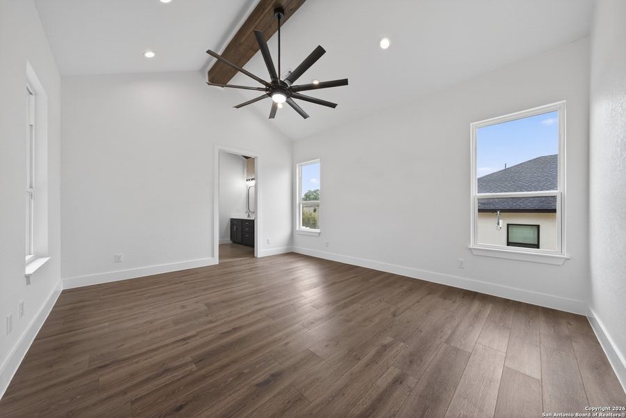 Spacious, unfurnished interior of a new home in , Blanco (Image 28).