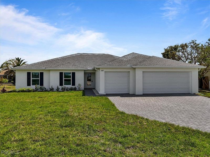 Exterior details and patio area of a home in Cape Coral, Cape Coral (Image 19).