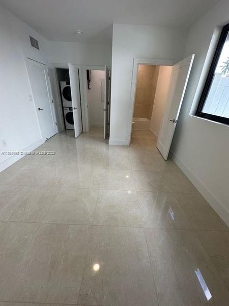 Spacious, unfurnished interior of a new home in , Dania Beach (Image 20).