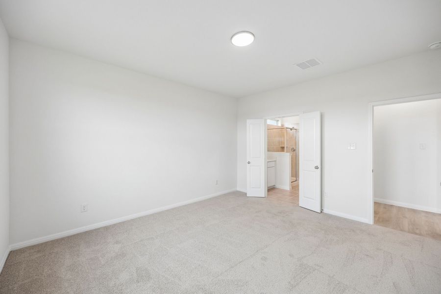Spacious, unfurnished interior of a new home in Riviera Pines, Huffman (Image 37).