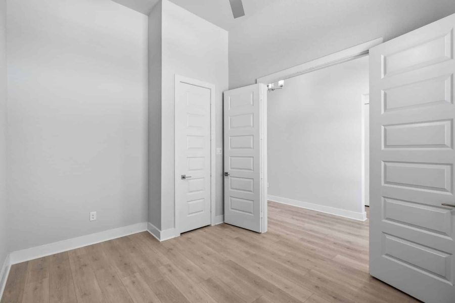 Spacious, unfurnished interior of a new home in Esperanza, Boerne (Image 25).