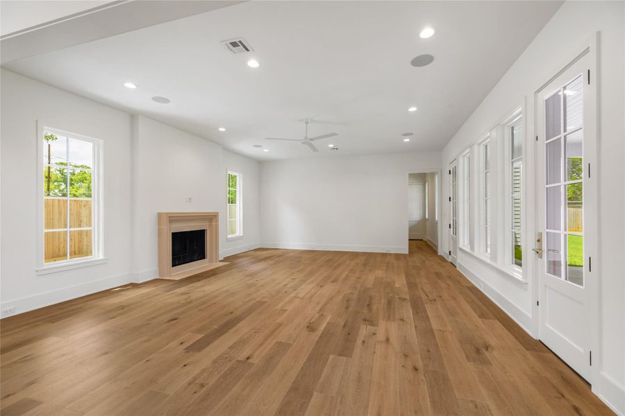 Spacious, unfurnished interior of a new home in , Houston (Image 35).