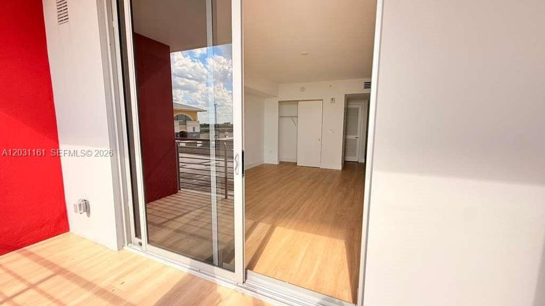 Spacious, unfurnished interior of a new home in , Miami (Image 7).