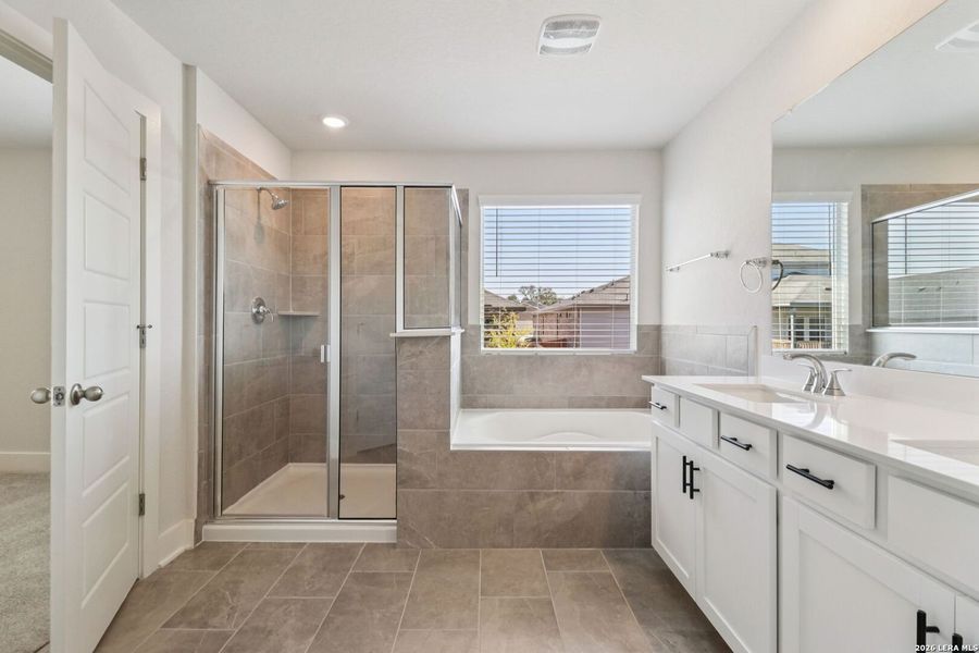 Furnished interior view inside a new home in Thomas Pond, San Antonio (Image 20).