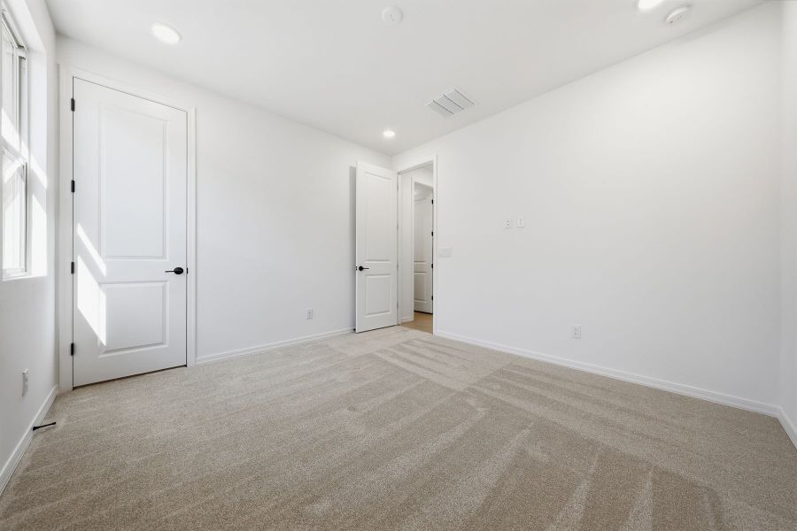 Spacious, unfurnished interior of a new home in Tyler Ranch, Buckeye (Image 12).