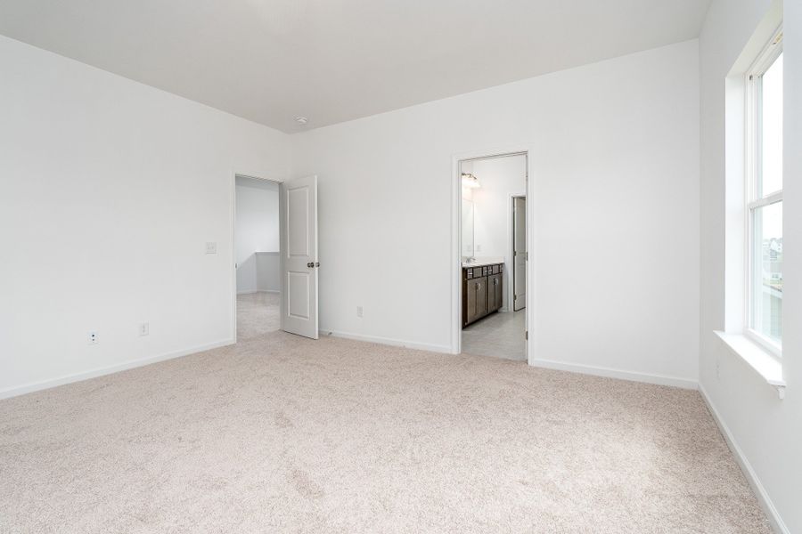 Spacious, unfurnished interior of a new home in Ridgewood, Shelbyville (Image 18).