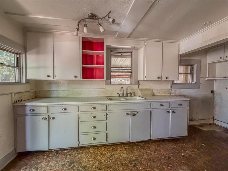 Furnished interior view inside a new home in , Weatherford (Image 4).