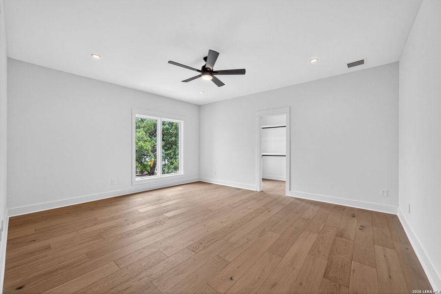 Spacious, unfurnished interior of a new home in , Alamo Heights (Image 22).