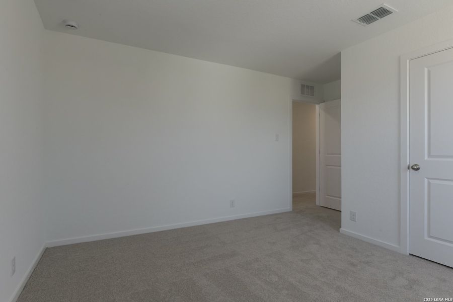 Spacious, unfurnished interior of a new home in Hennersby Hollow, San Antonio (Image 28).