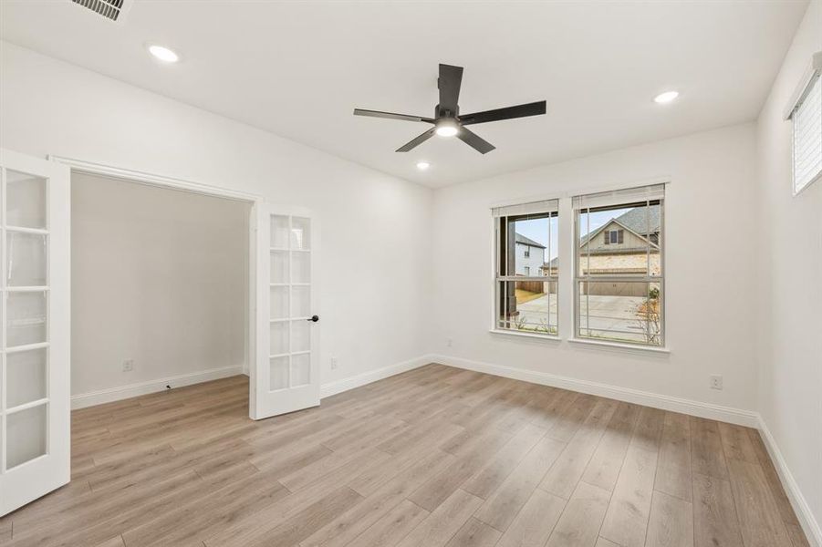 Spacious, unfurnished interior of a new home in Villages of Hurricane Creek, Anna (Image 25).