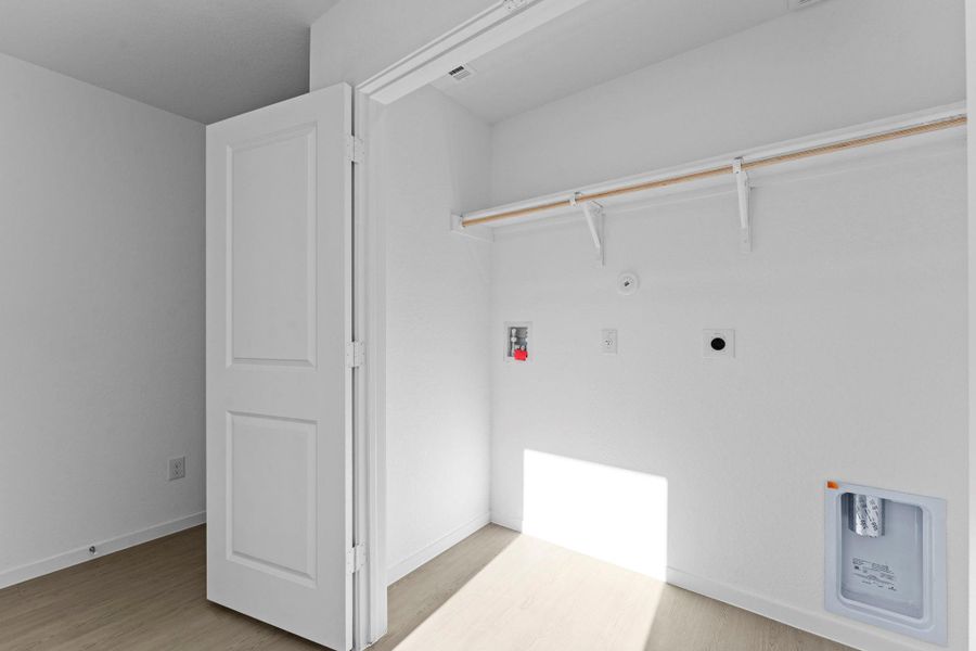 Spacious, unfurnished interior of a new home in Friendship Oaks, Fredericksburg (Image 15).