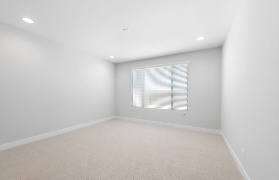 Spacious, unfurnished interior of a new home in Sun City Anthem at Merrill Ranch, Florence (Image 14).