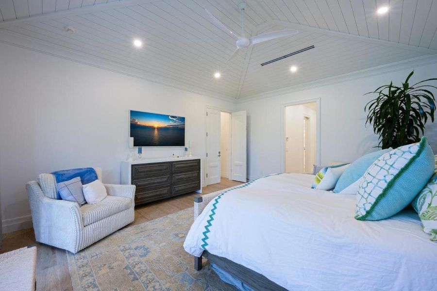 PRIMARY SUITE - 1ST FLOOR PRIMARY SUITE - 1ST FLOOR