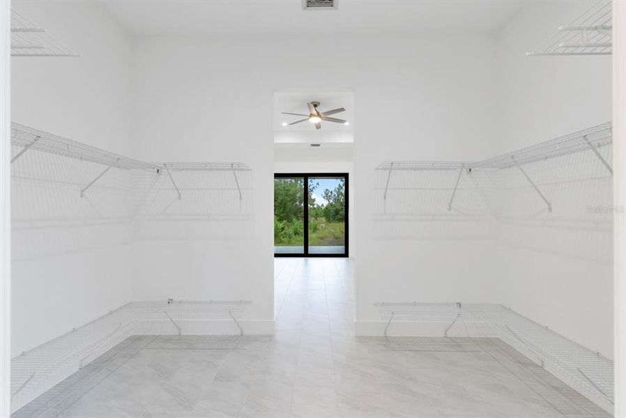Spacious, unfurnished interior of a new home in , Naples (Image 22).
