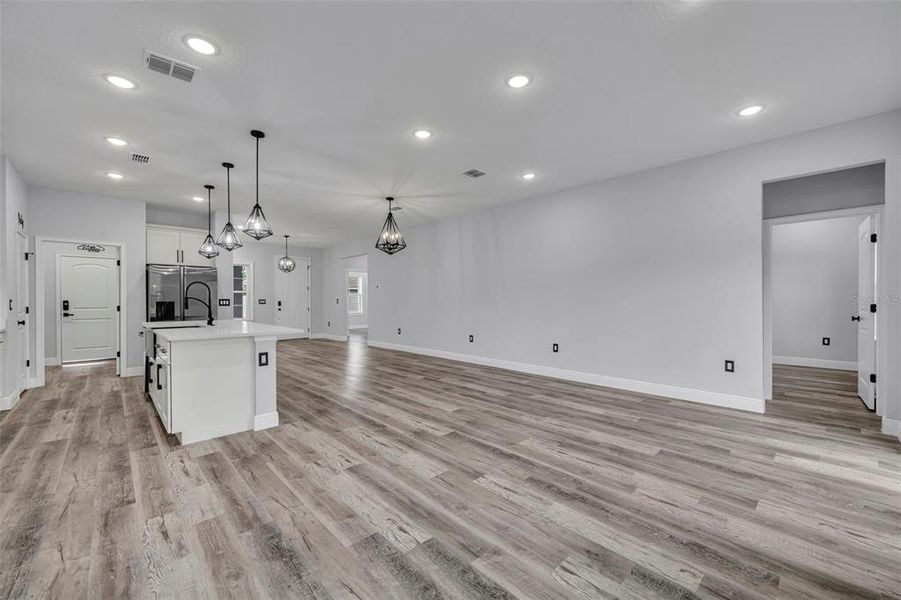Spacious, unfurnished interior of a new home in , Kissimmee (Image 24).