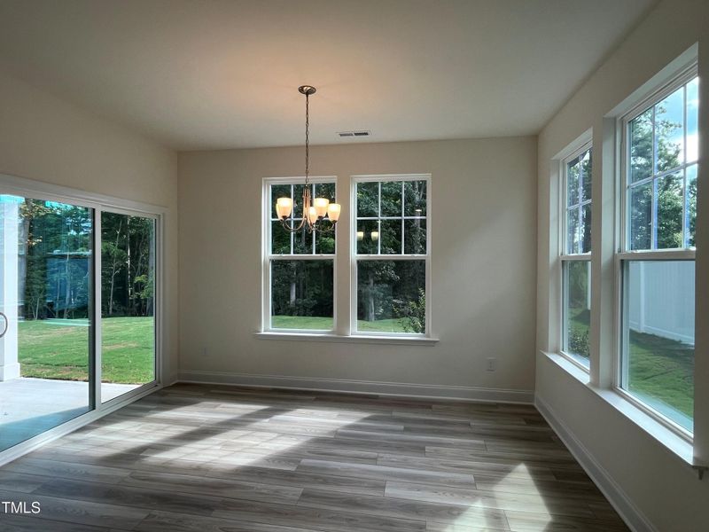 Breakfast/Dining Area