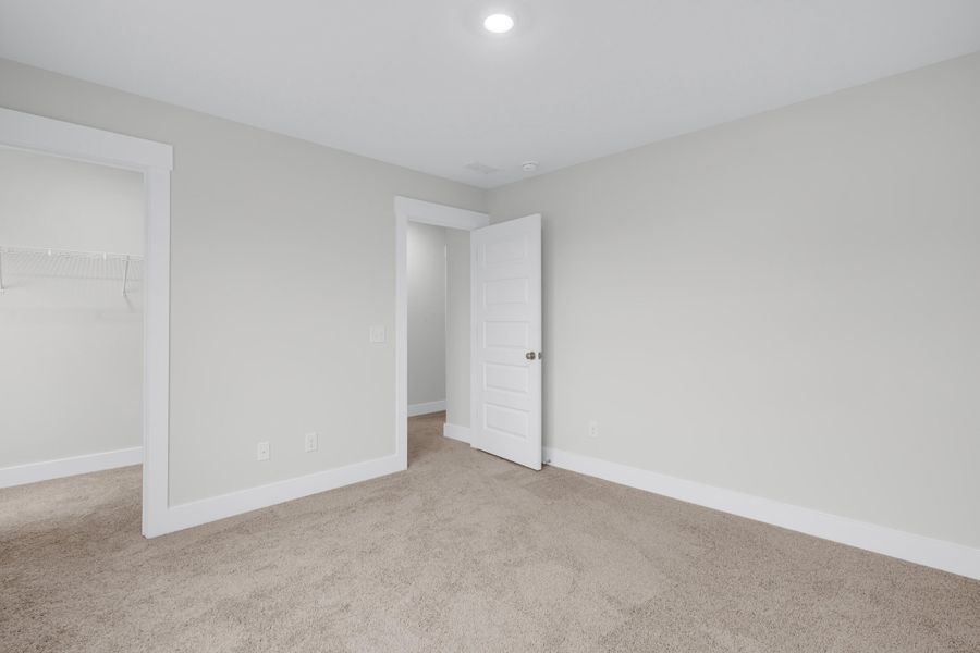 Spacious, unfurnished interior of a new home in Hewing Farms, Summerville (Image 42).