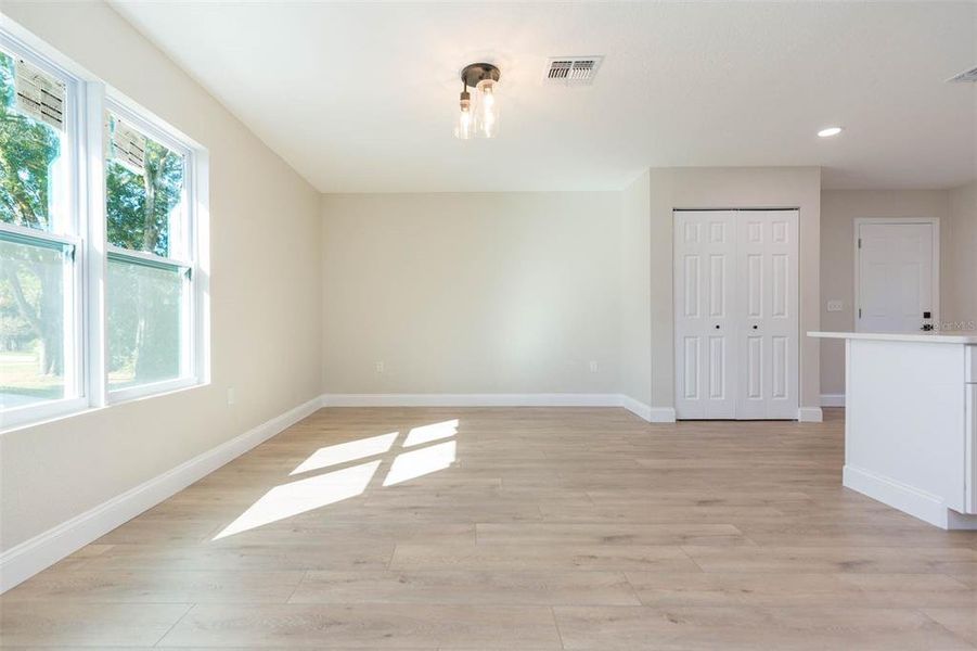 Spacious, unfurnished interior of a new home in , Dade City (Image 30).