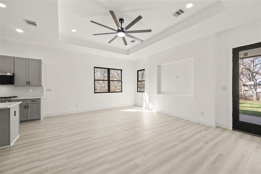 Spacious, unfurnished interior of a new home in , Dallas (Image 19).