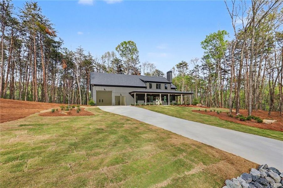 Exterior details and patio area of a home in , Clarkesville (Image 31).