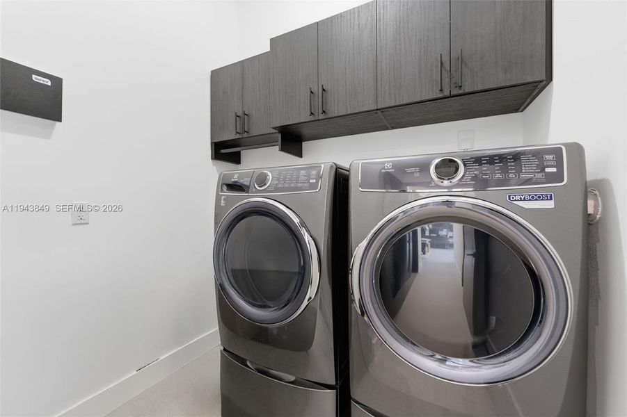 Close-up of interior finishes inside a home in , Wilton Manors (Image 21).