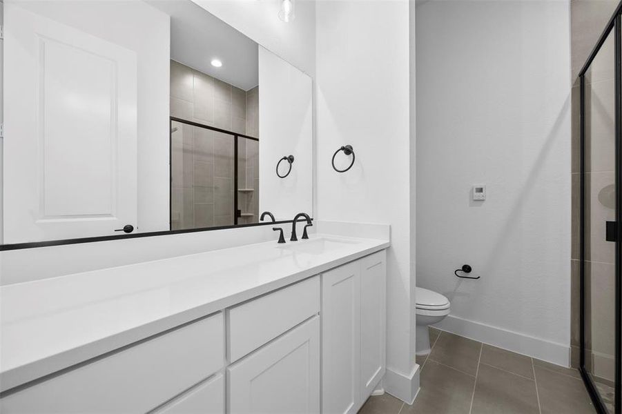 Furnished interior view inside a new home in , Waxahachie (Image 5).