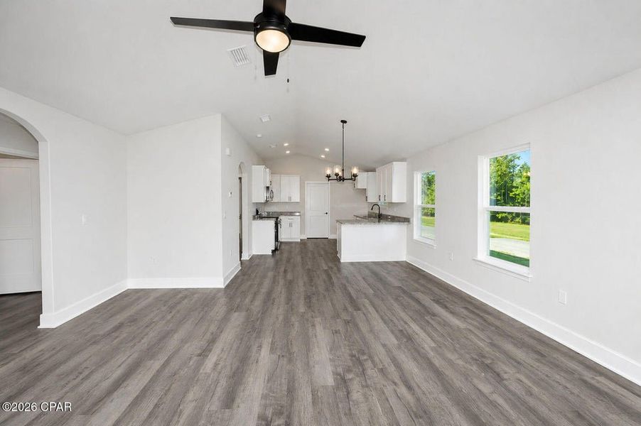 Spacious, unfurnished interior of a new home in East Bay, Panama City (Image 6).