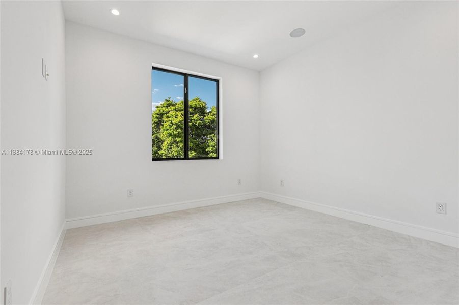 Spacious, unfurnished interior of a new home in , Miami (Image 6).