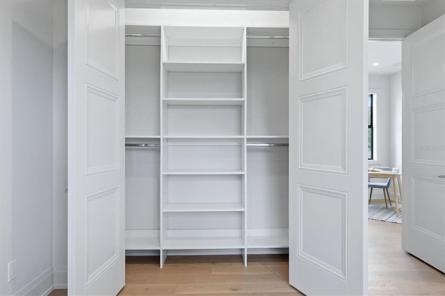 Spacious, unfurnished interior of a new home in , Sarasota (Image 25).
