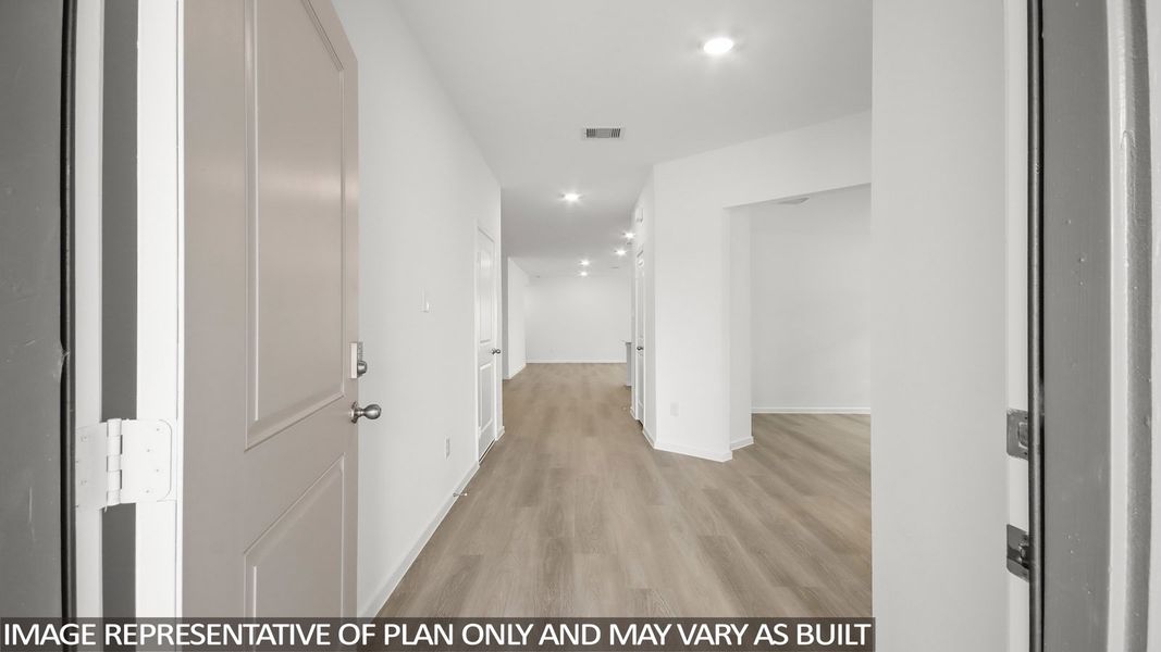 Spacious, unfurnished interior of a new home in Chapel Lakes, Montgomery (Image 10).