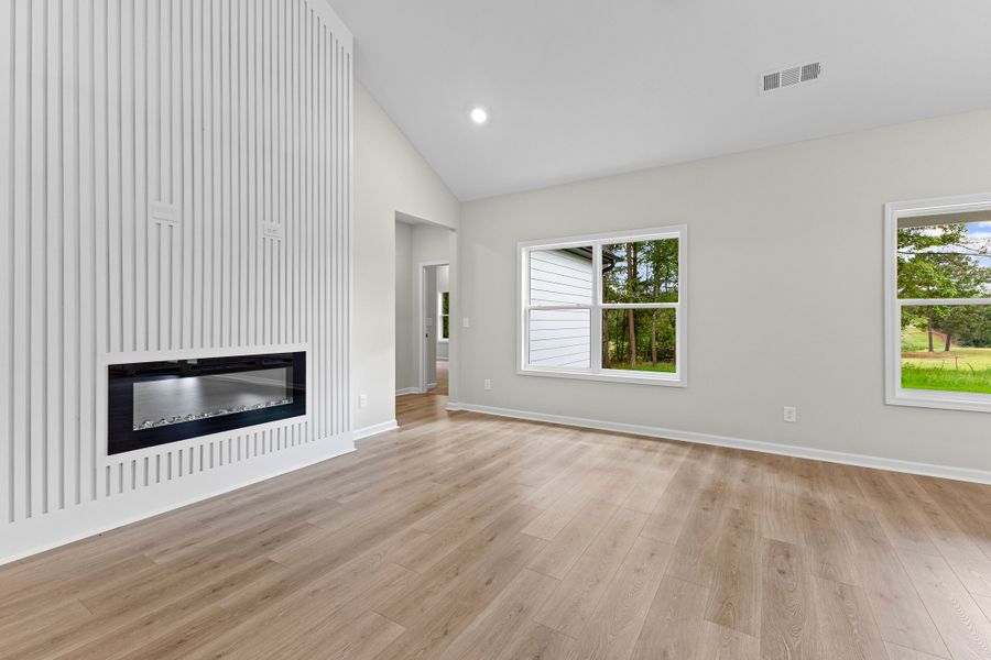 Spacious, unfurnished interior of a new home in Golfview, Thomaston (Image 31).
