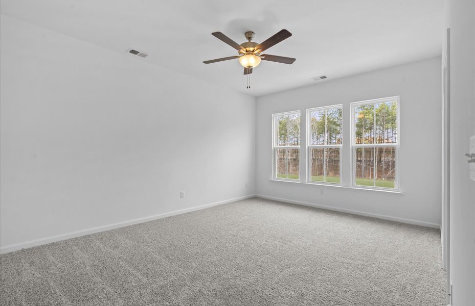 Spacious, unfurnished interior of a new home in Alston Park, Greenville (Image 37).
