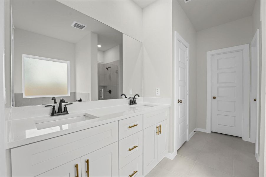 Furnished interior view inside a new home in , Angleton (Image 11).