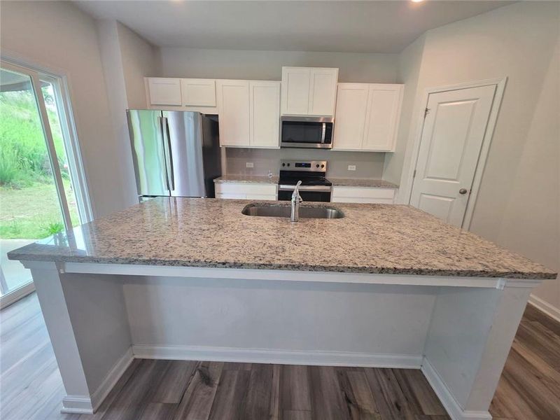 Furnished interior view inside a new home in Alcovy Trace, Lawrenceville (Image 3).