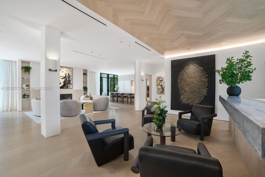Lounge/wet bar Lounge/wet bar