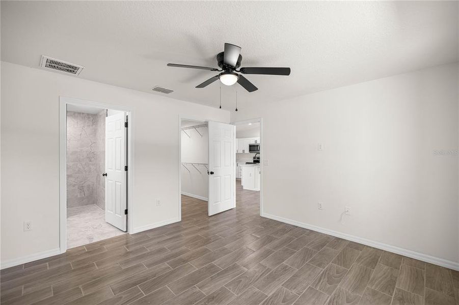 Spacious, unfurnished interior of a new home in , Ocala (Image 14).