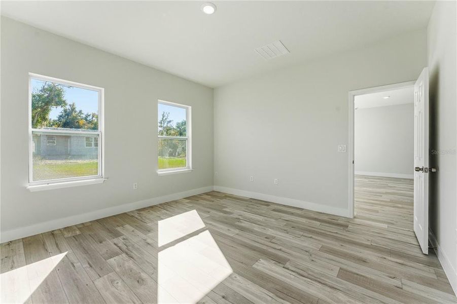 Spacious, unfurnished interior of a new home in , Ocala (Image 40).