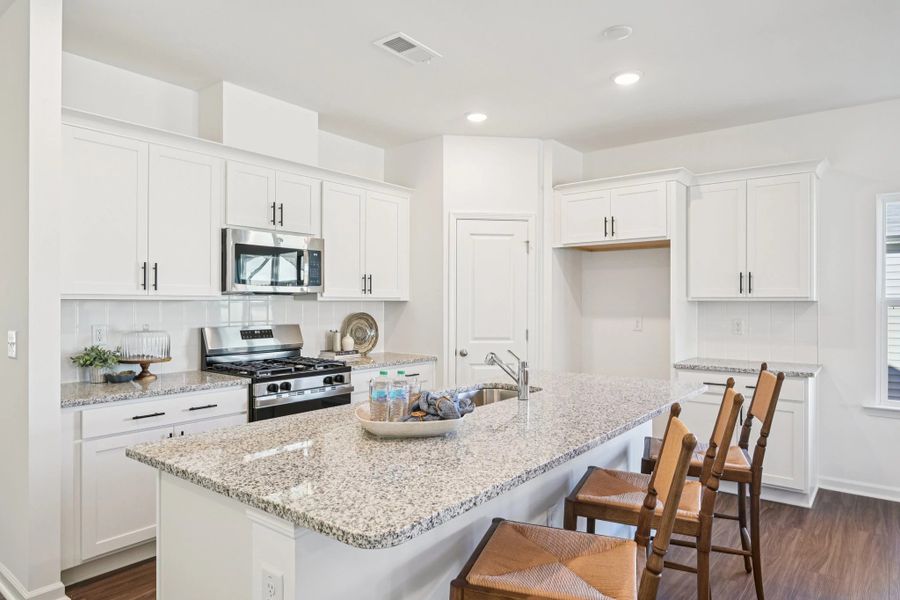 Representative images and renderings are for illustrative purposes. Actual structural options and design finishes of home may vary.