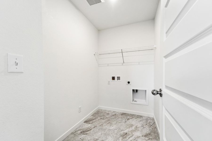Spacious, unfurnished interior of a new home in Granary, Johnstown (Image 25).