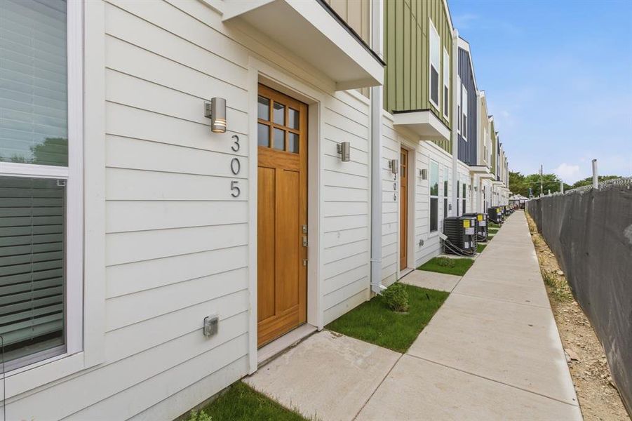 Exterior details and patio area of a home in , Dallas (Image 23).