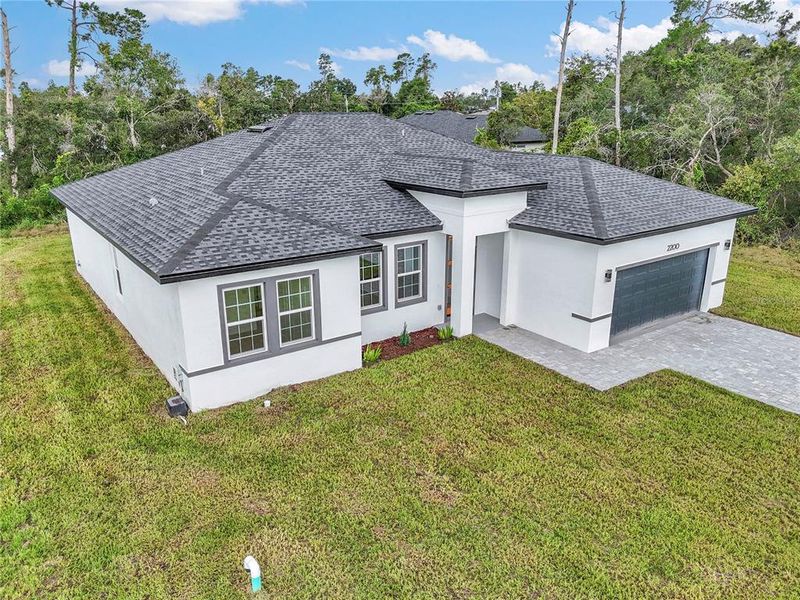 Exterior details and patio area of a home in , Ocala (Image 4).