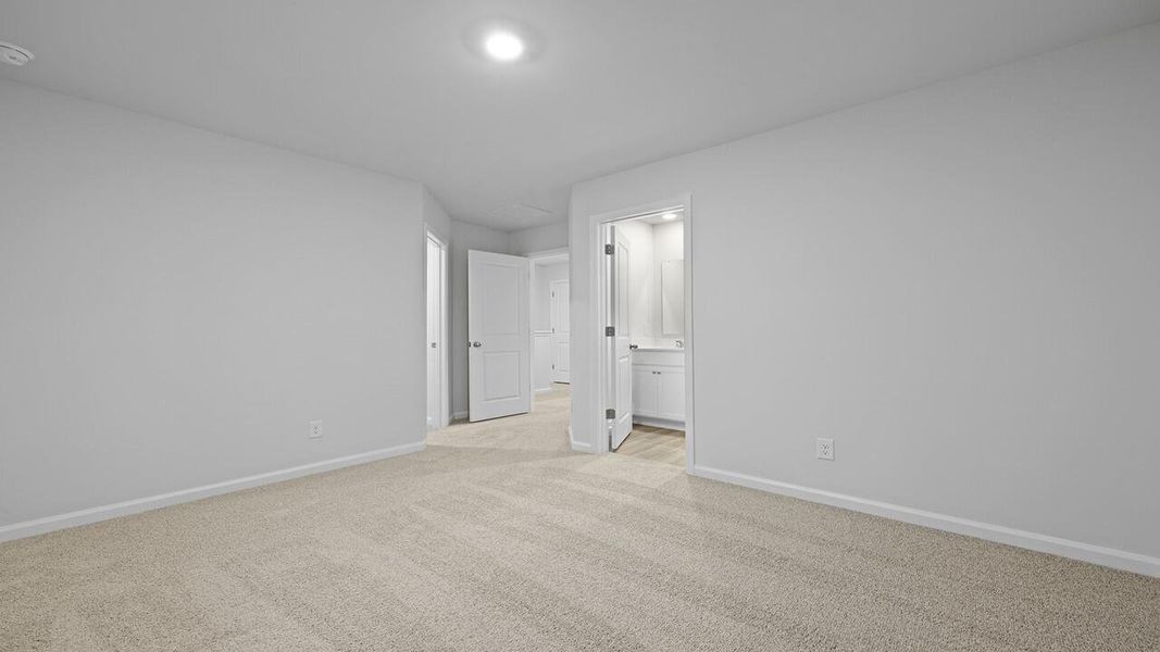 Spacious, unfurnished interior of a new home in Garbon Fields, Summerville (Image 25).